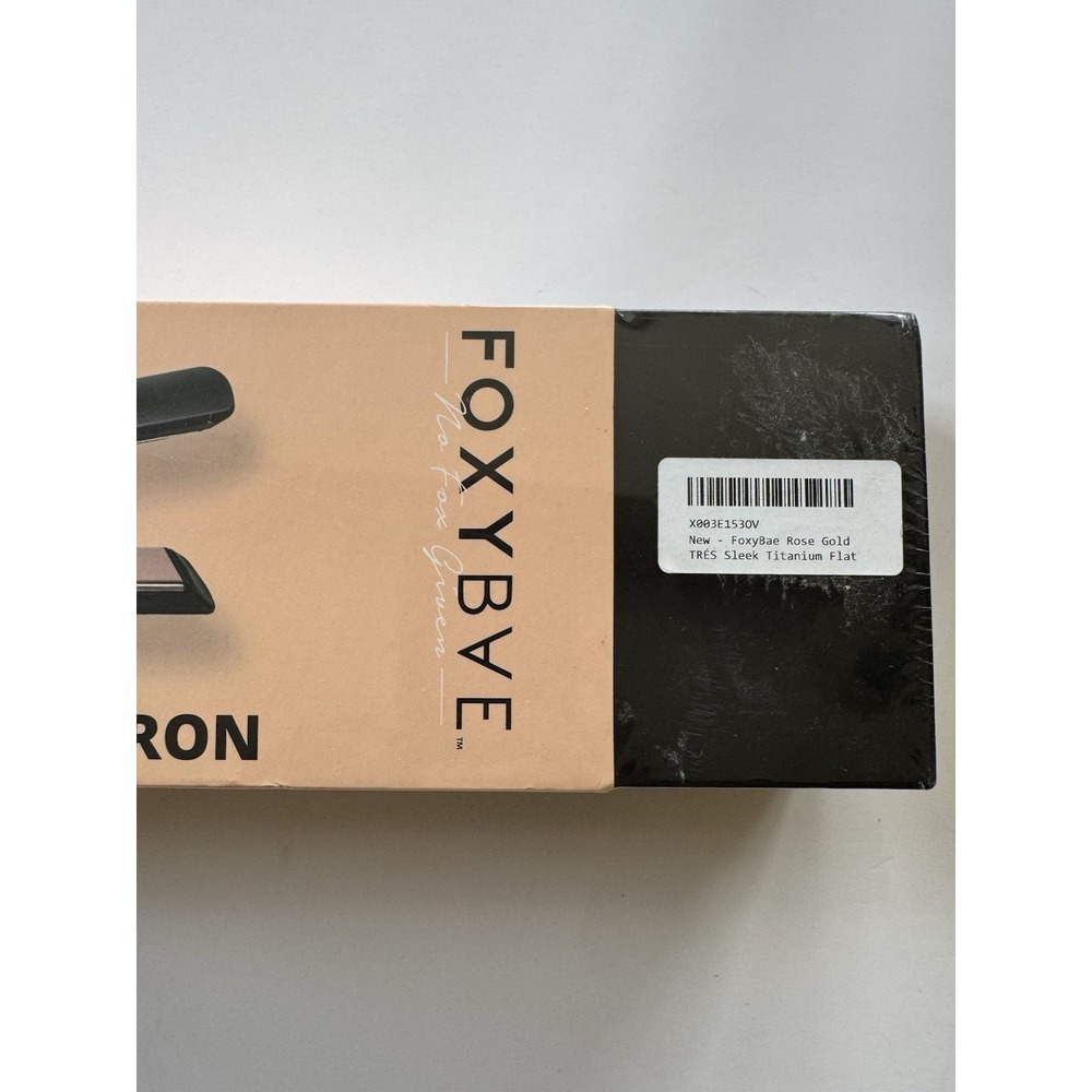 FOXYBAE Trés Sleek Flat Iron Titanium Plates 450°F Digital Auto Shut-Off - Picture 4 of 14